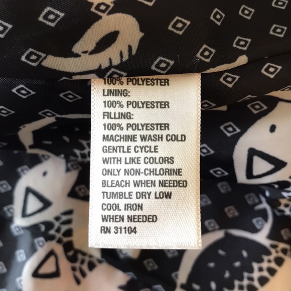 crown & ivy Fuschia Quilted Vest Trimmed in Navy Blue - Picture 9 of 9